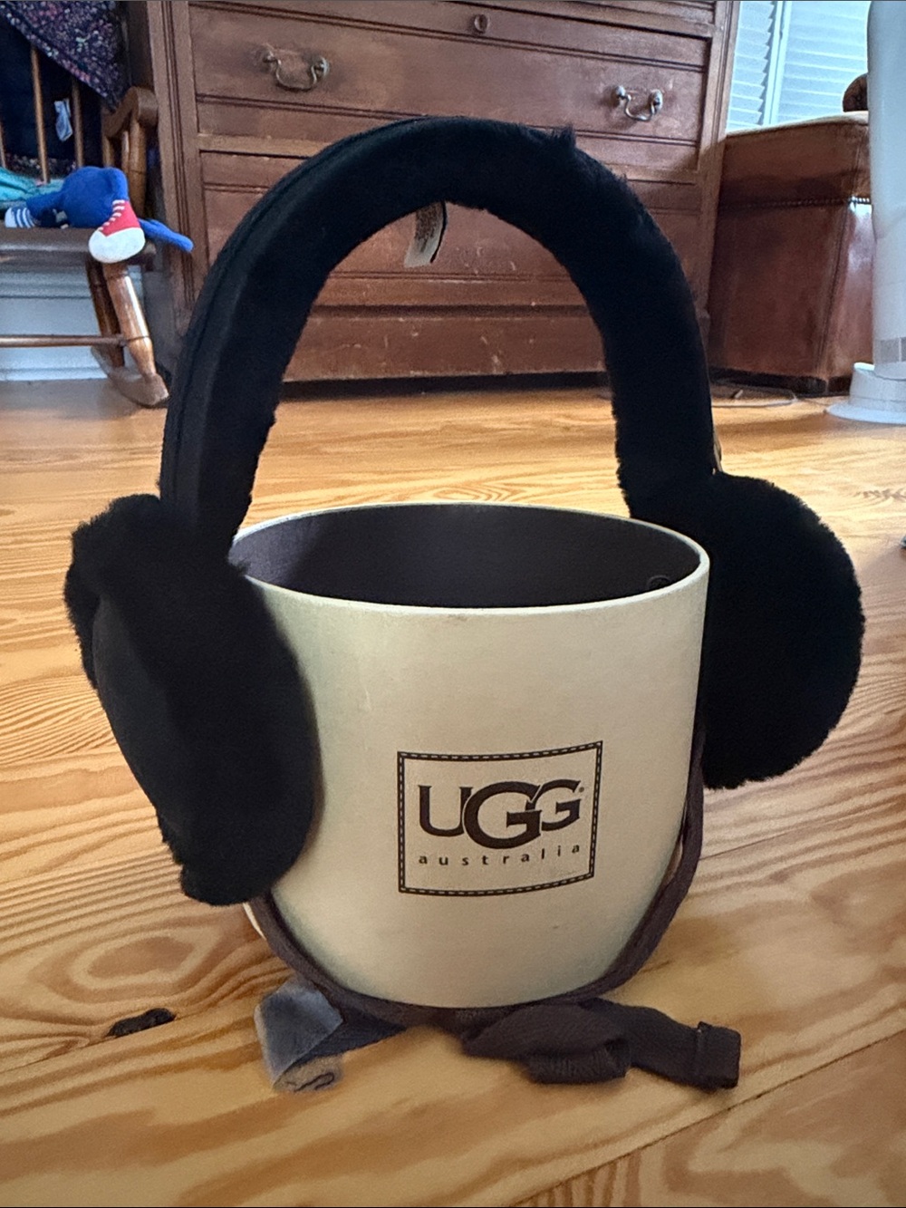 UGG Australia Sheepskin Earmuffs Black & Brown